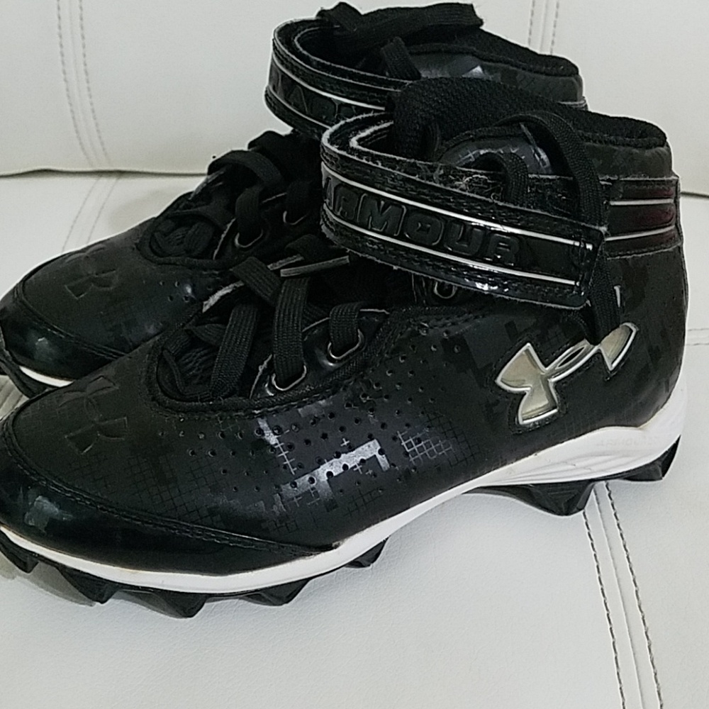 Under armour high top football cleats  1 Y
